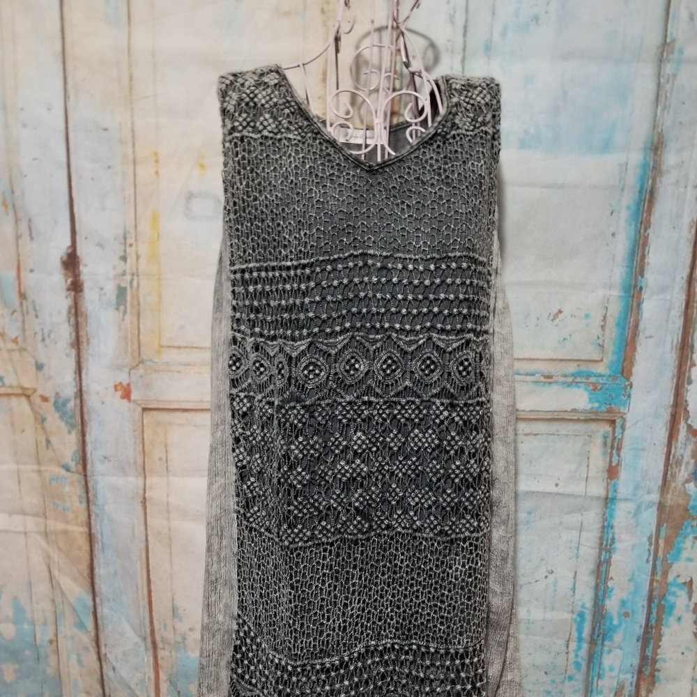 NWT Simply Couture Gray Sleeveless Tunic Size L